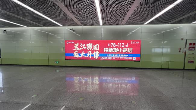 第一户外传媒-深圳地铁锦龙站灯箱广告