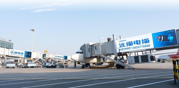 第一户外传媒-温州龙湾机场T2国内出发到达登机廊桥外侧看板