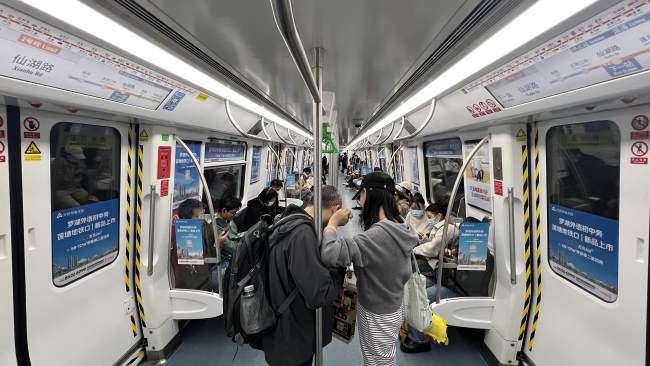 深圳地铁 2/8 号线品牌内包车：城市东西主动脉的沉浸式传播载体