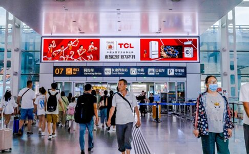 第一户外传媒-重庆江北机场T3国内到达迎客厅出口高空LED屏