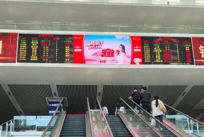 第一户外传媒-常州站南进站大厅中央主屏