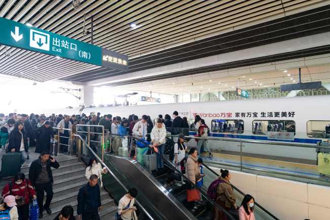 2026铁路春运收官数据解读：5.38亿人次流动背后的列车媒体新机遇