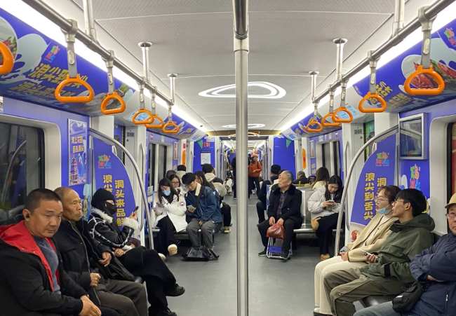 温州轻轨“洞头海鲜”专列：五一假期文旅沉浸式包车体验