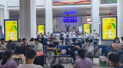 第一户外传媒-合肥站候车室刷屏机广告
