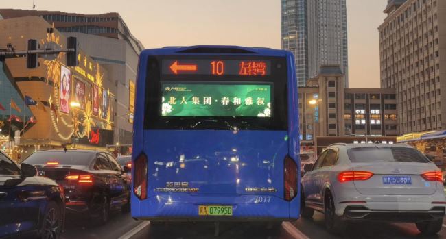 石家庄公交尾屏数字巨幕上线:LED横屏饱和式渗透全城