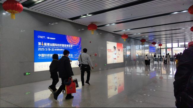 汕头南高铁站广告价格，汕头南站出站通道墙面大屏