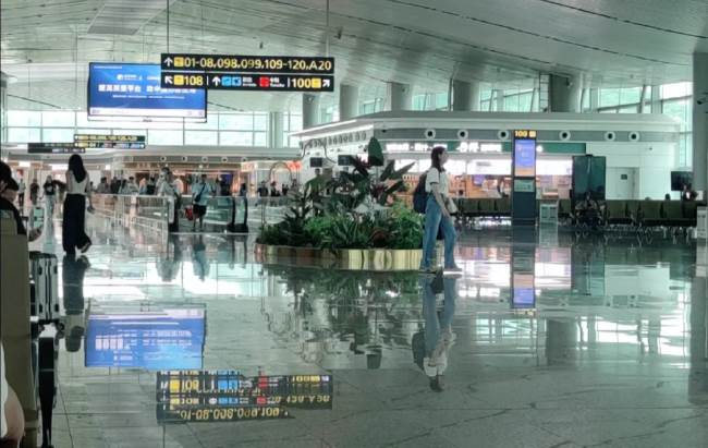 潮汕机场候机大厅中央最大广告牌价格,揭阳机场广告投放