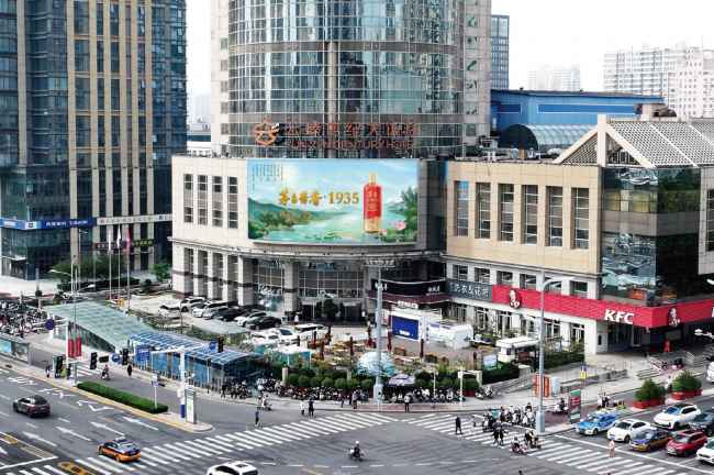 石家庄三处核心路口LED大屏:新百广场裕华路浙江大酒店