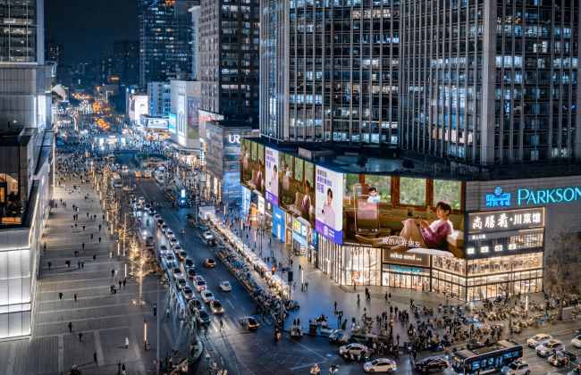 2025户外视频媒体投放报告：增速放缓至8%，品牌数量达历史最高