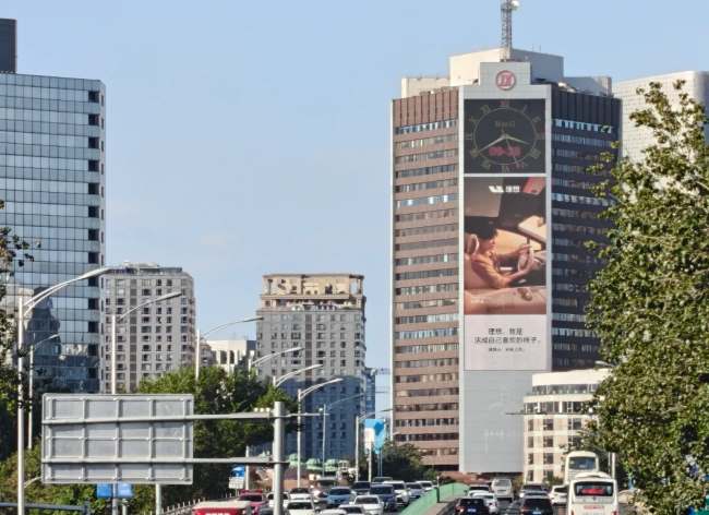 2025年一线城市户外广告复盘：北京上海稳居百亿级，视频媒体占比持续扩大