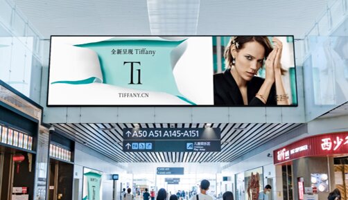 第一户外传媒-广州白云机场-T2国际出发地面灯箱