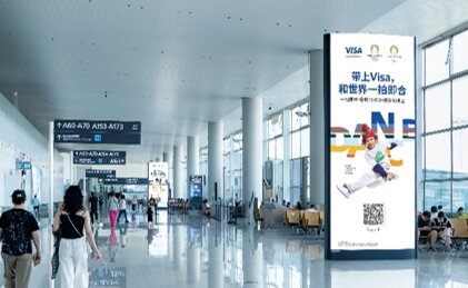 第一户外传媒-广州白云机场-T2国际出发图腾灯箱