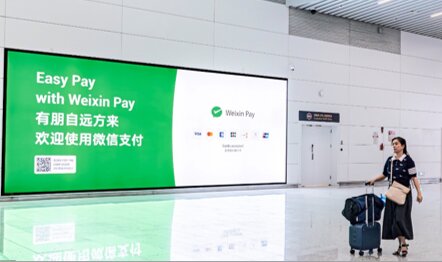 第一户外传媒-广州白云机场-T2国际行李提取区通廊墙体灯箱