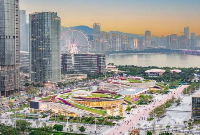 五一深圳商圈客流增20.97%，湾区之眼室内灯箱广告价值解析