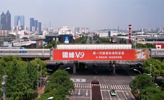 深圳第一户外传媒有限公司-苏州中新大道桥身三面翻大牌广告