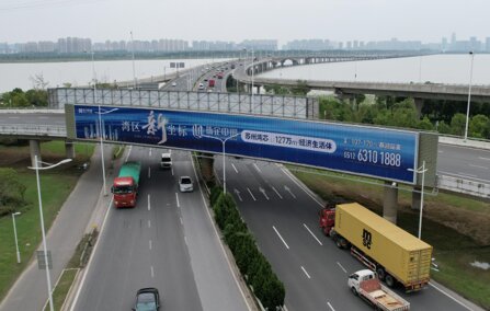 深圳第一户外传媒有限公司-苏州湾大桥桥身三面翻大牌广告