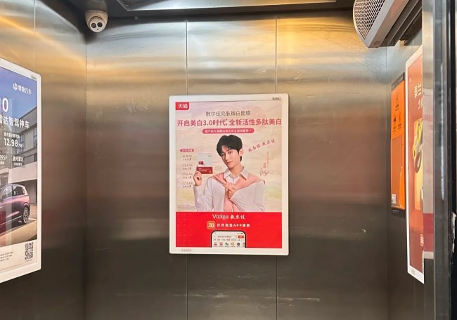 深圳电梯轿厢开门见框架广告