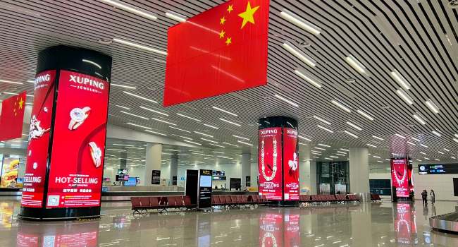 旭平首饰广州机场国际到达双点位投放:行李厅里的