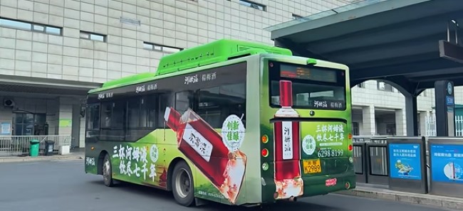 余姚公交车身广告：河姆渡杨梅酒7条线路覆盖全城