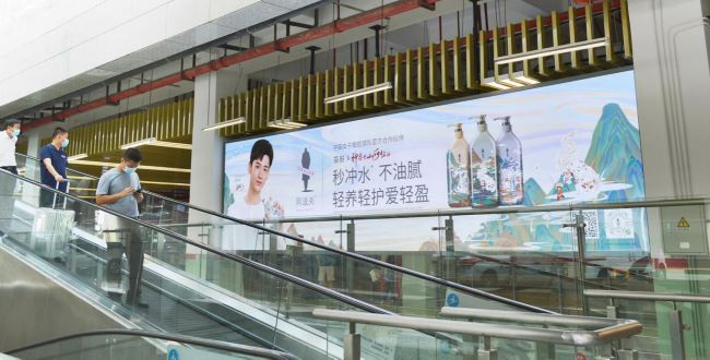 深圳机场P1、P2停车场灯箱套装:覆盖私家车接送机全流程