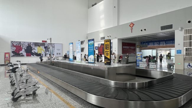 阿勒泰机场广告组合投放:中国院子三点位承接滑雪旅游客流
