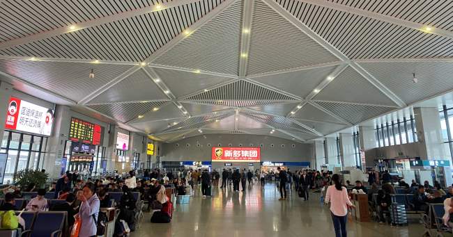永康南站高铁灯箱广告:世界五金之都的产业展示窗口